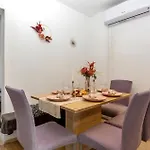 3 Bedroom Pet Friendly In *