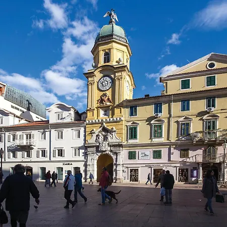Appartamento 3 Bedroom Beautiful In *