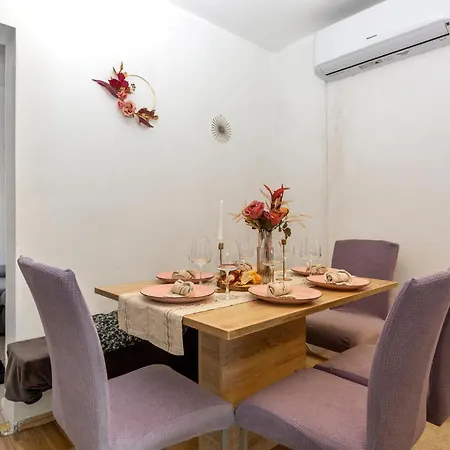 3 Bedroom Pet Friendly In *