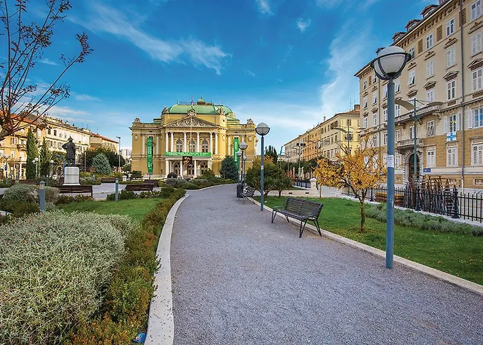 3 Bedroom Beautiful In Apartman Rijeka
