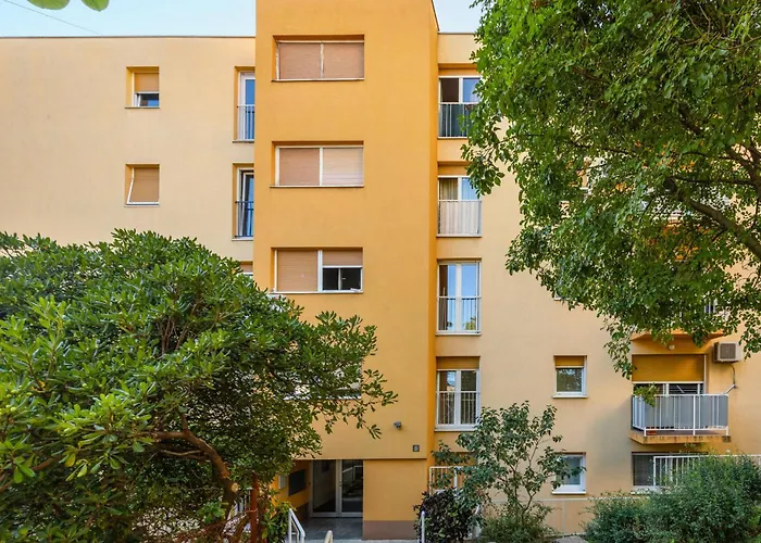 3 Bedroom Beautiful In Rijeka