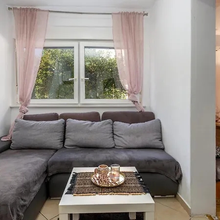 3 Bedroom Pet Friendly In شقة *